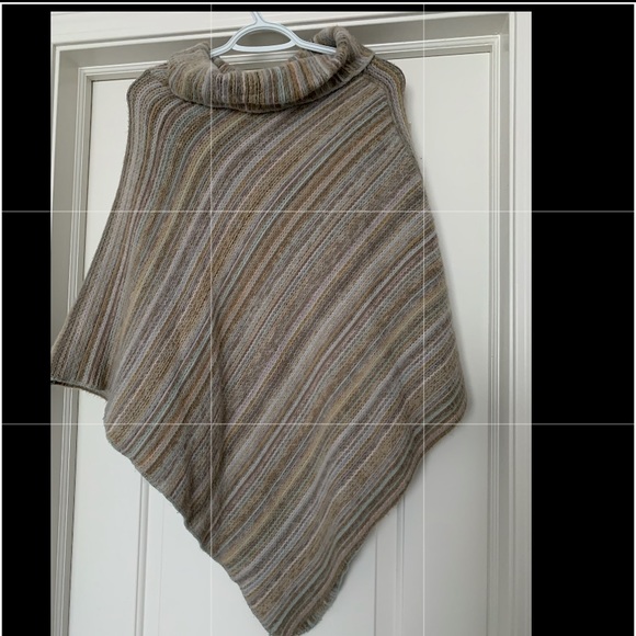 Poncho - Picture 3 of 3